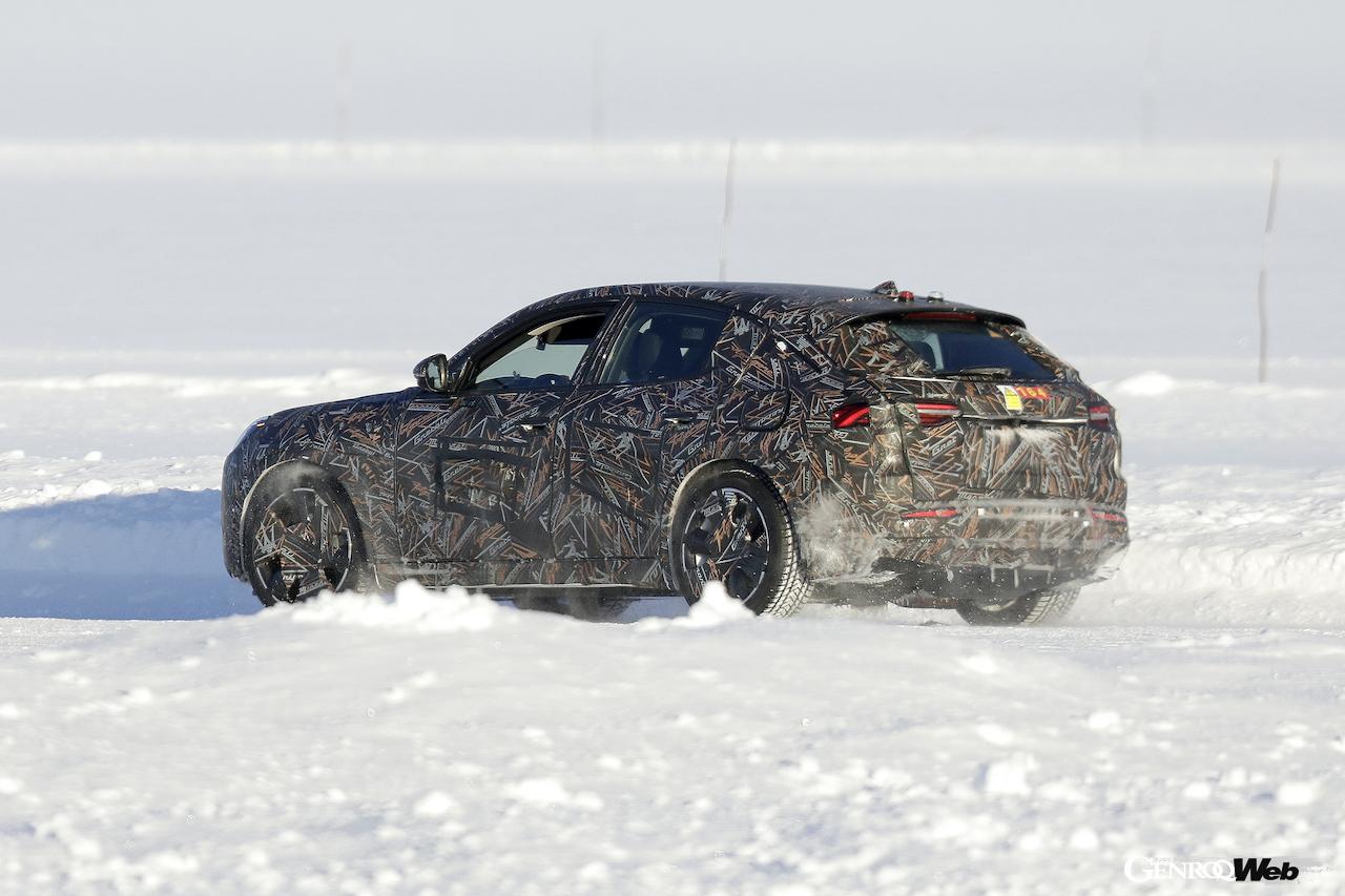 デビューに向けて、寒冷地テストが行われたマセラティ初のフルEVモデル「グレカーレ フォルゴーレ」。