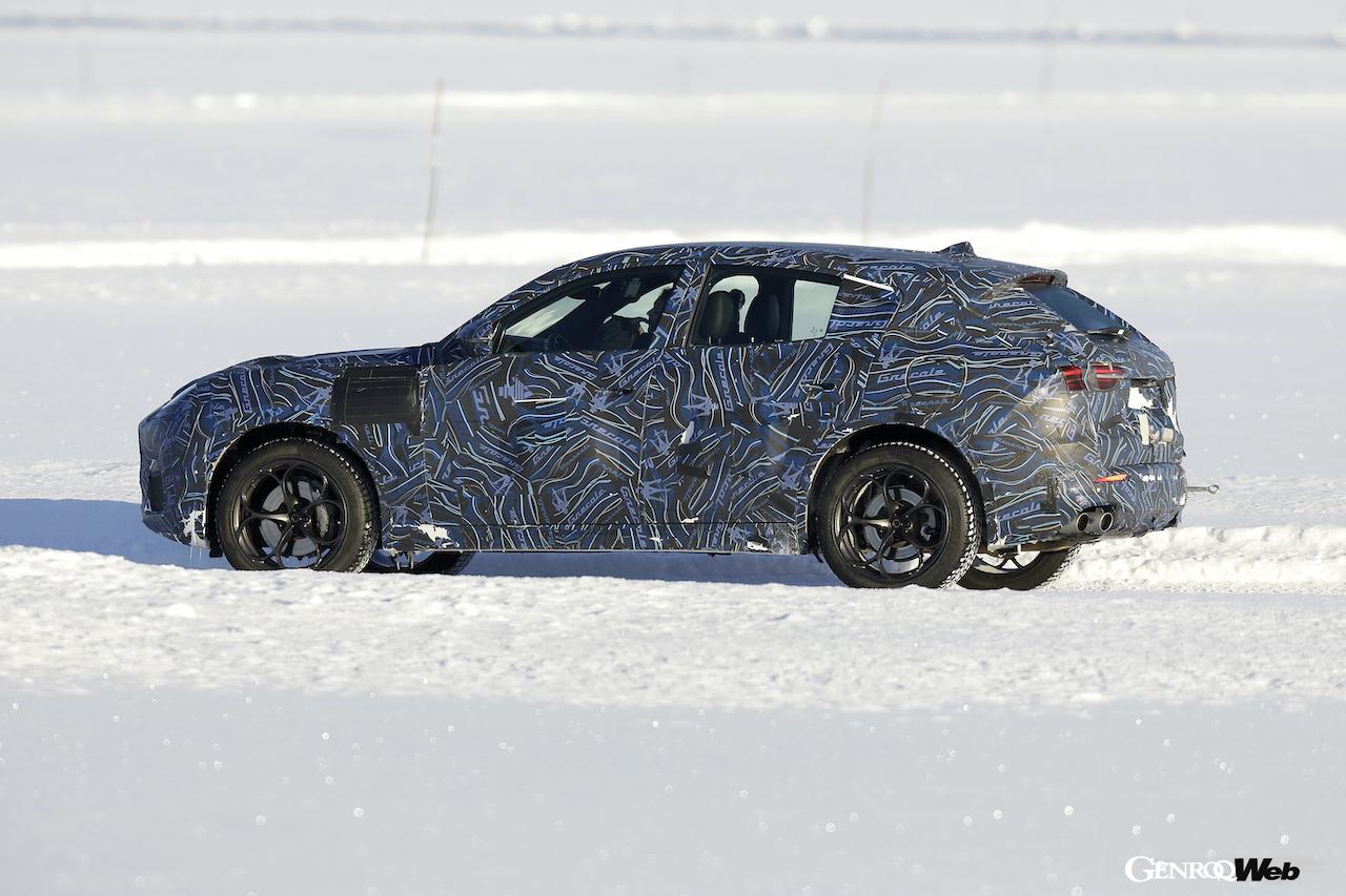 デビューに向けて、寒冷地テストが行われたマセラティ初のフルEVモデル「グレカーレ フォルゴーレ」。