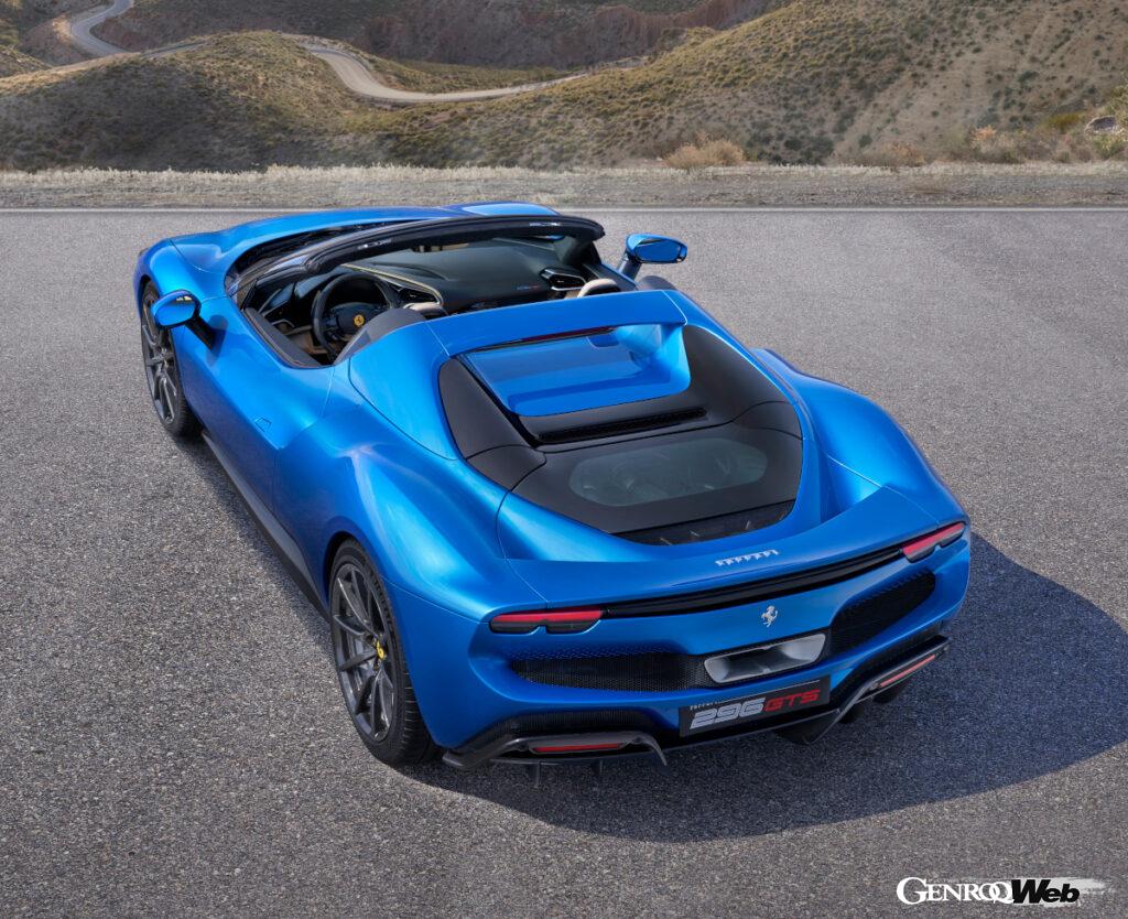 フェラーリ 296 GTSの俯瞰、オープン時