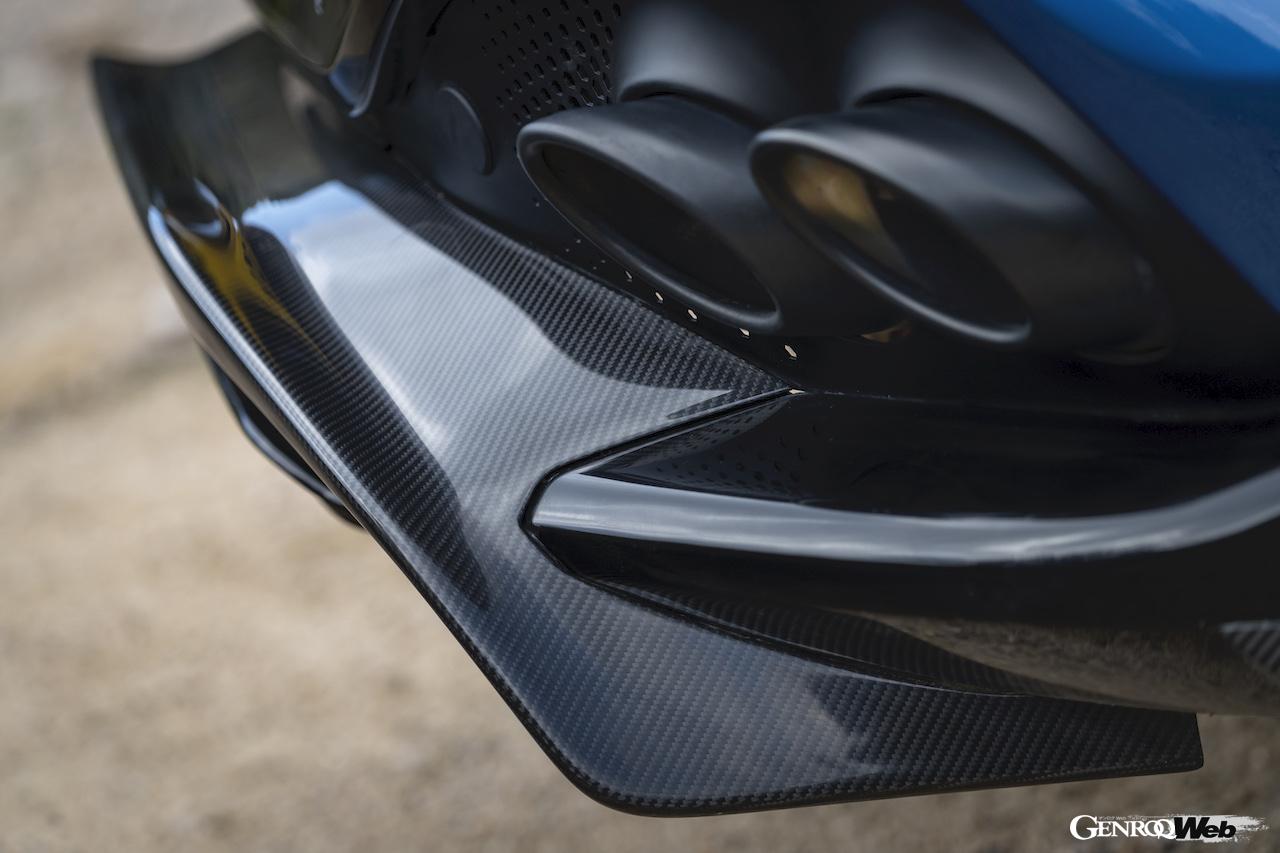 アストンマーティン DBX707。テールパイプ