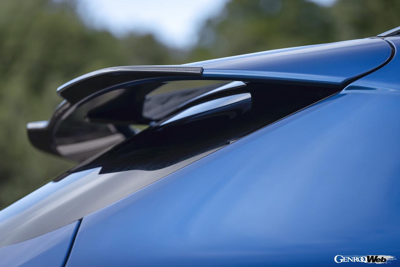 アストンマーティン DBX707。リヤスポイラー