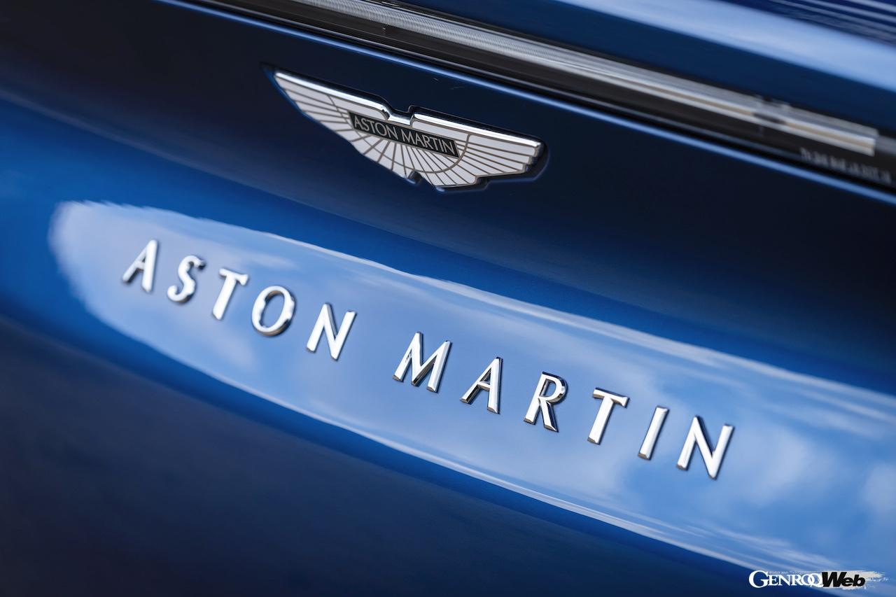 アストンマーティン DBX707。エンブレム