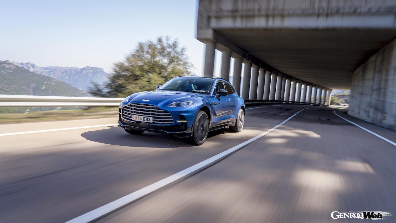 アストンマーティン DBX707。フロントビュー