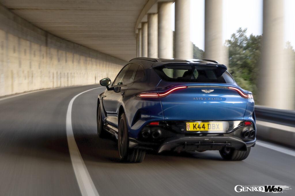 アストンマーティン DBX707。リヤビュー