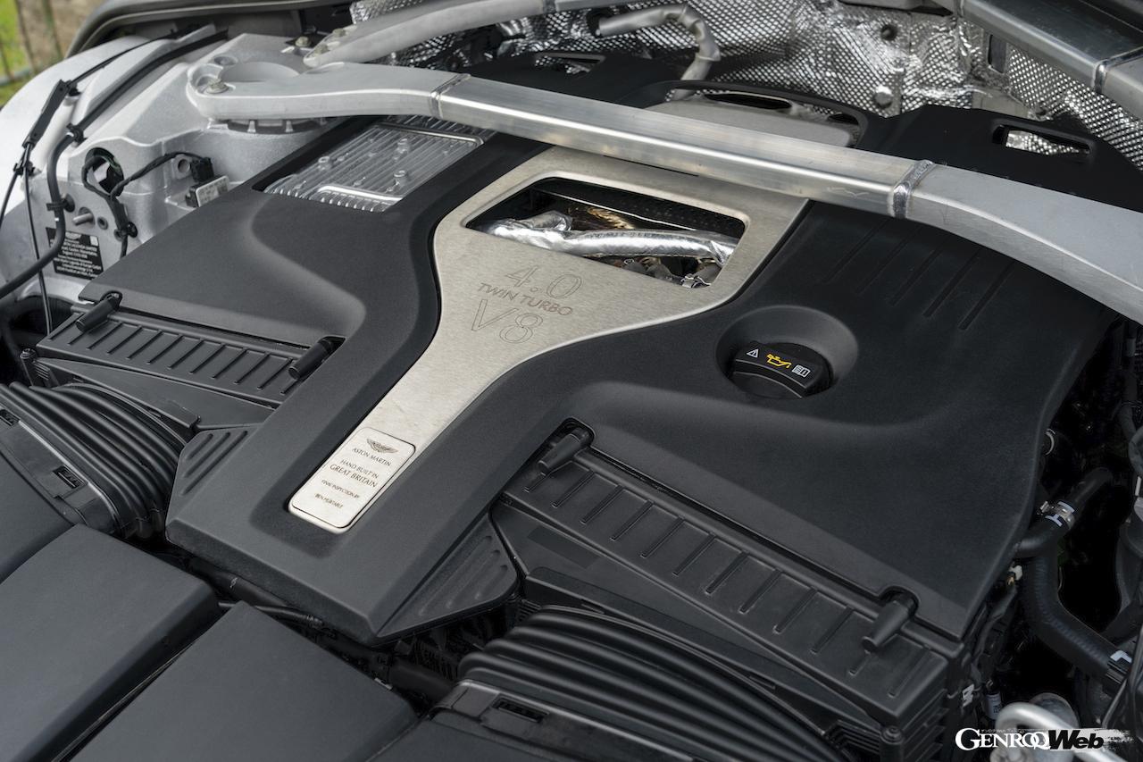 アストンマーティン DBX707。V8ツインターボエンジン