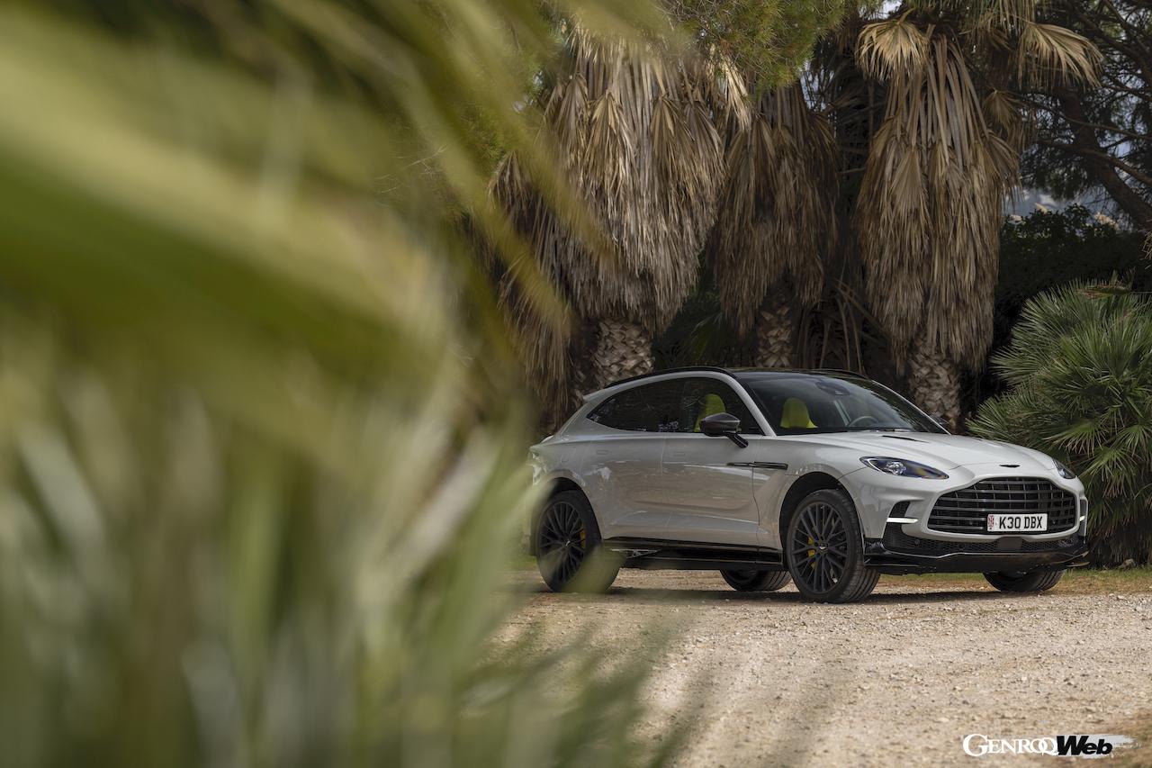 アストンマーティン DBX707。フロントビュー
