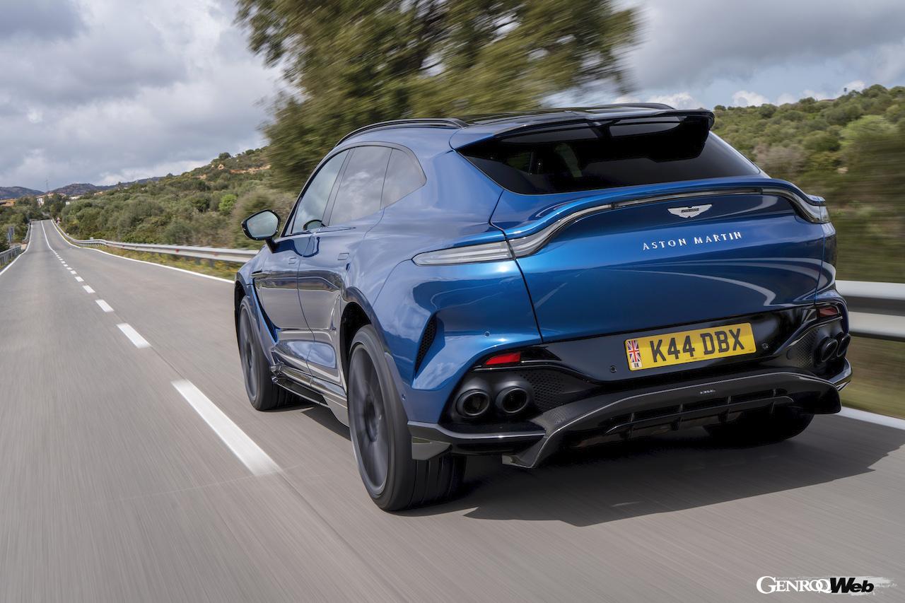 アストンマーティン DBX707。リヤビュー
