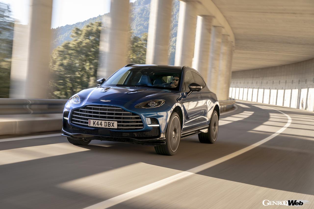 アストンマーティン DBX707。フロントビュー