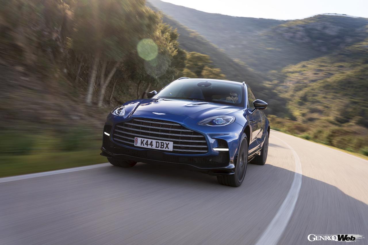 アストンマーティン DBX707。フロントビュー