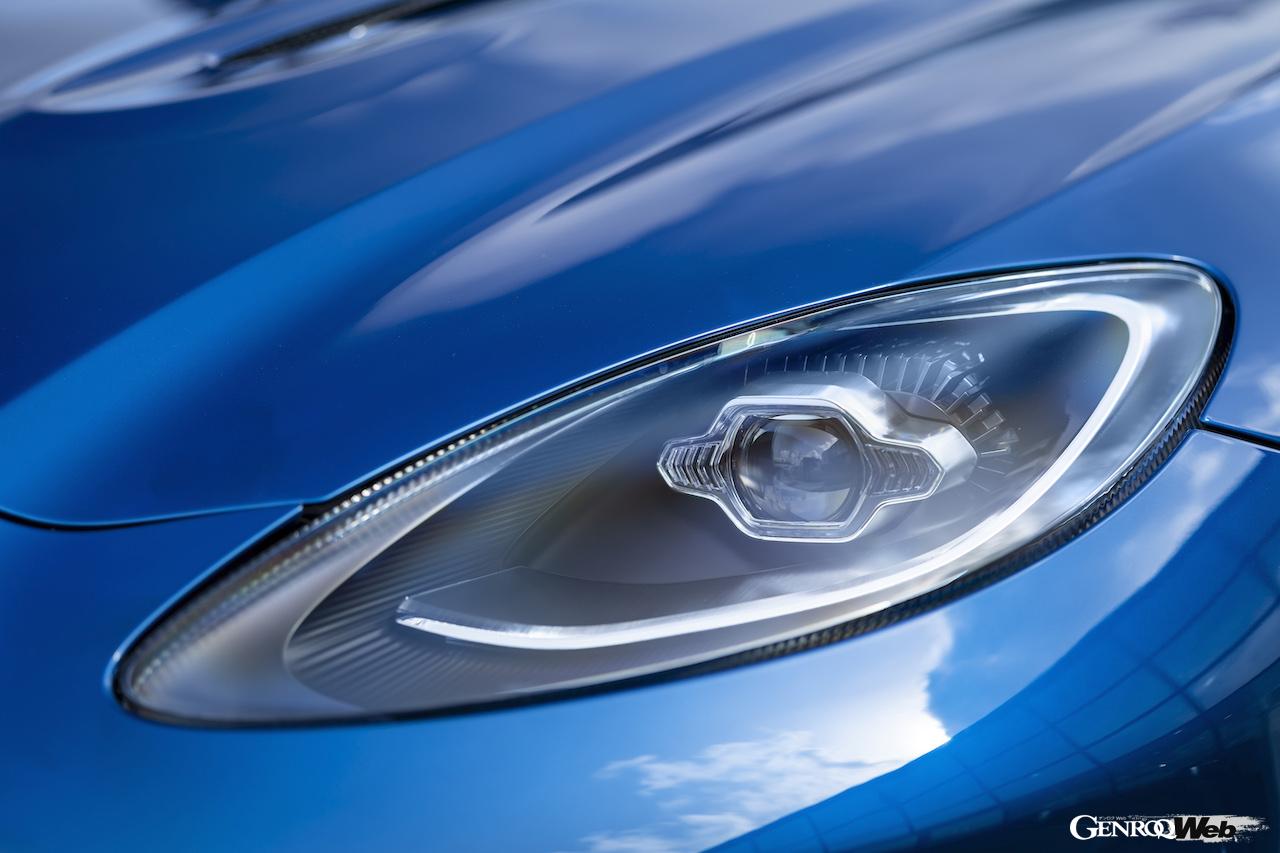 アストンマーティン DBX707。ヘッドランプ