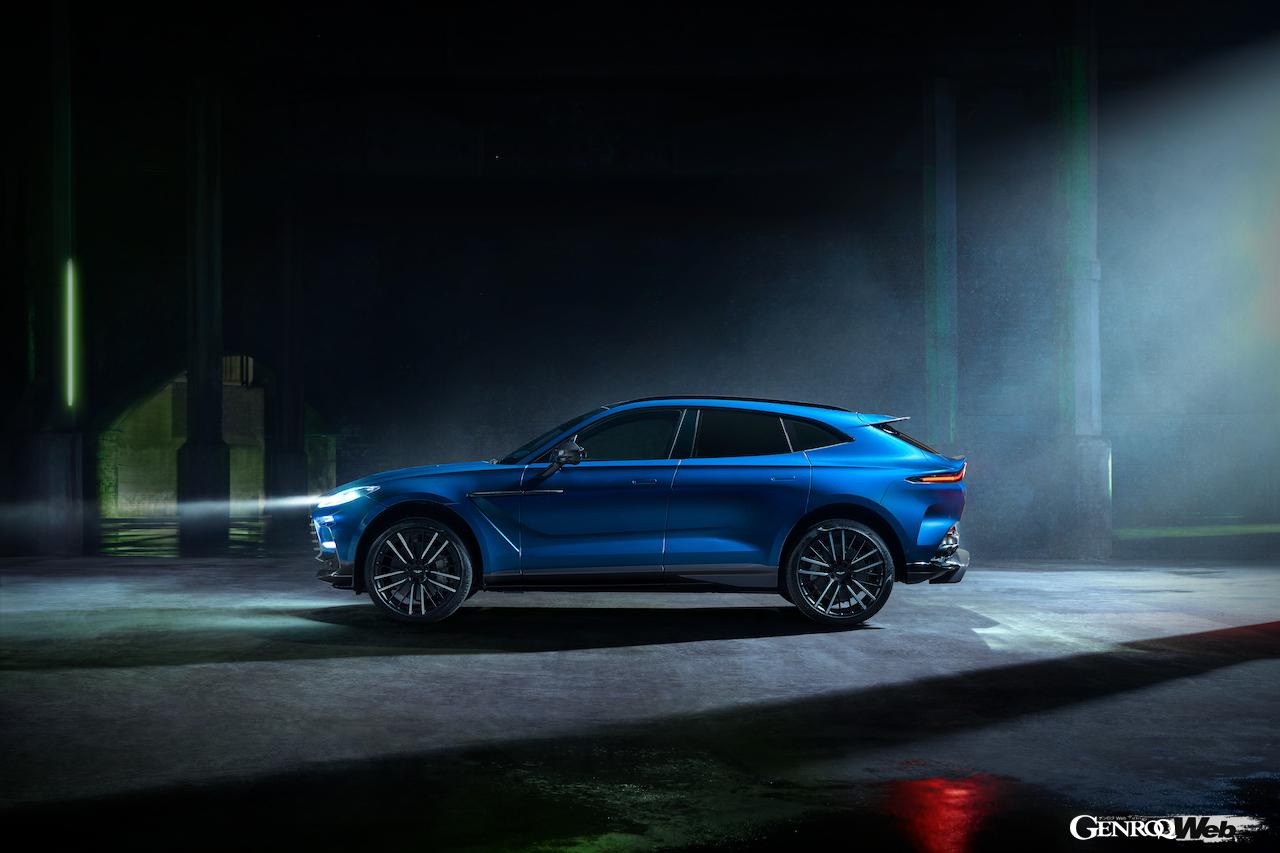 アストンマーティン DBX707のフロントビュー