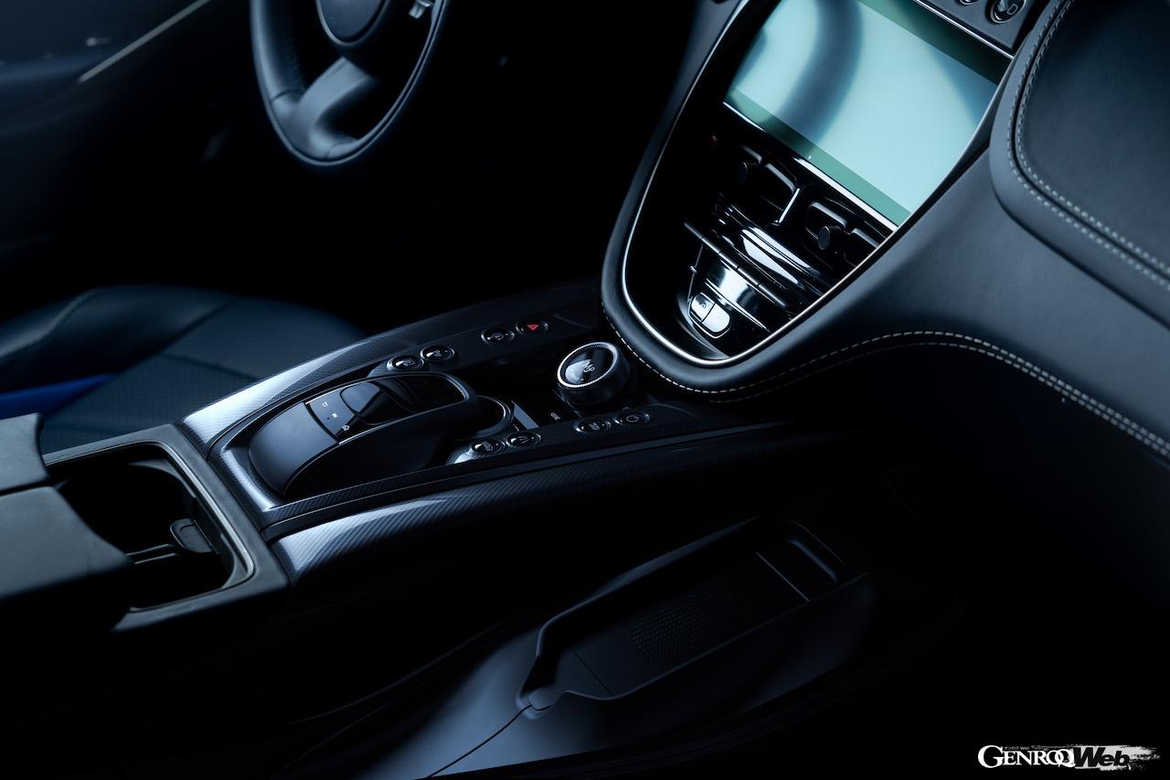 アストンマーティン DBX707のセンターコンソール