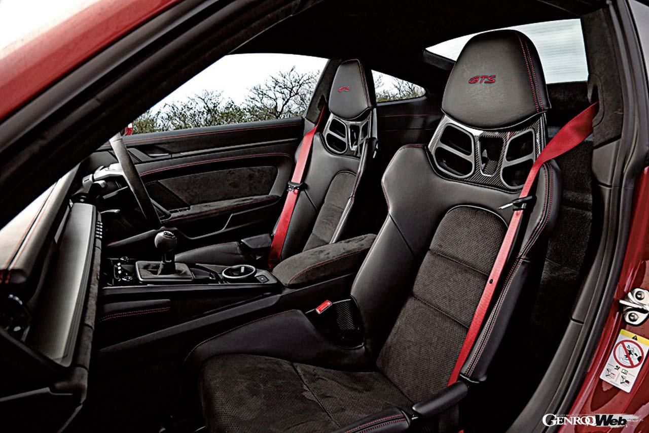 ポルシェ 911 GTSのシート