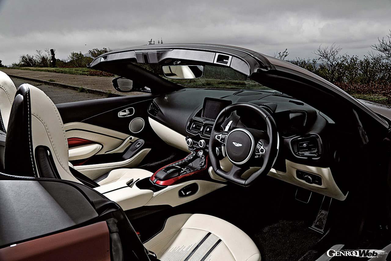 アストンマーティン ヴァンテージ V8のコクピット