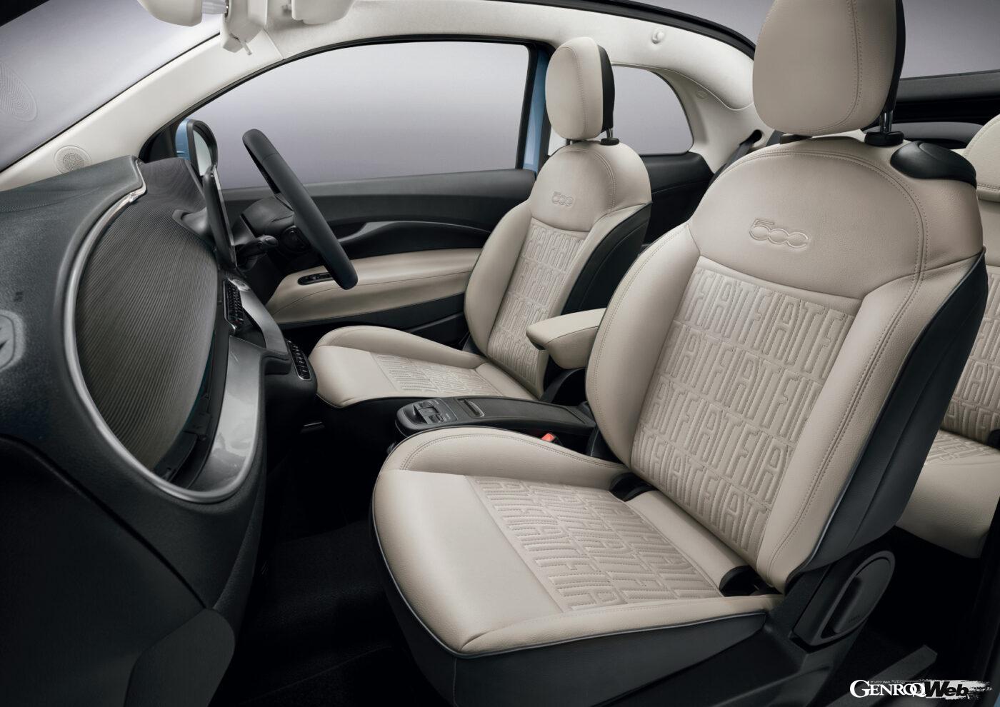 新型フィアット 500eのキャビン