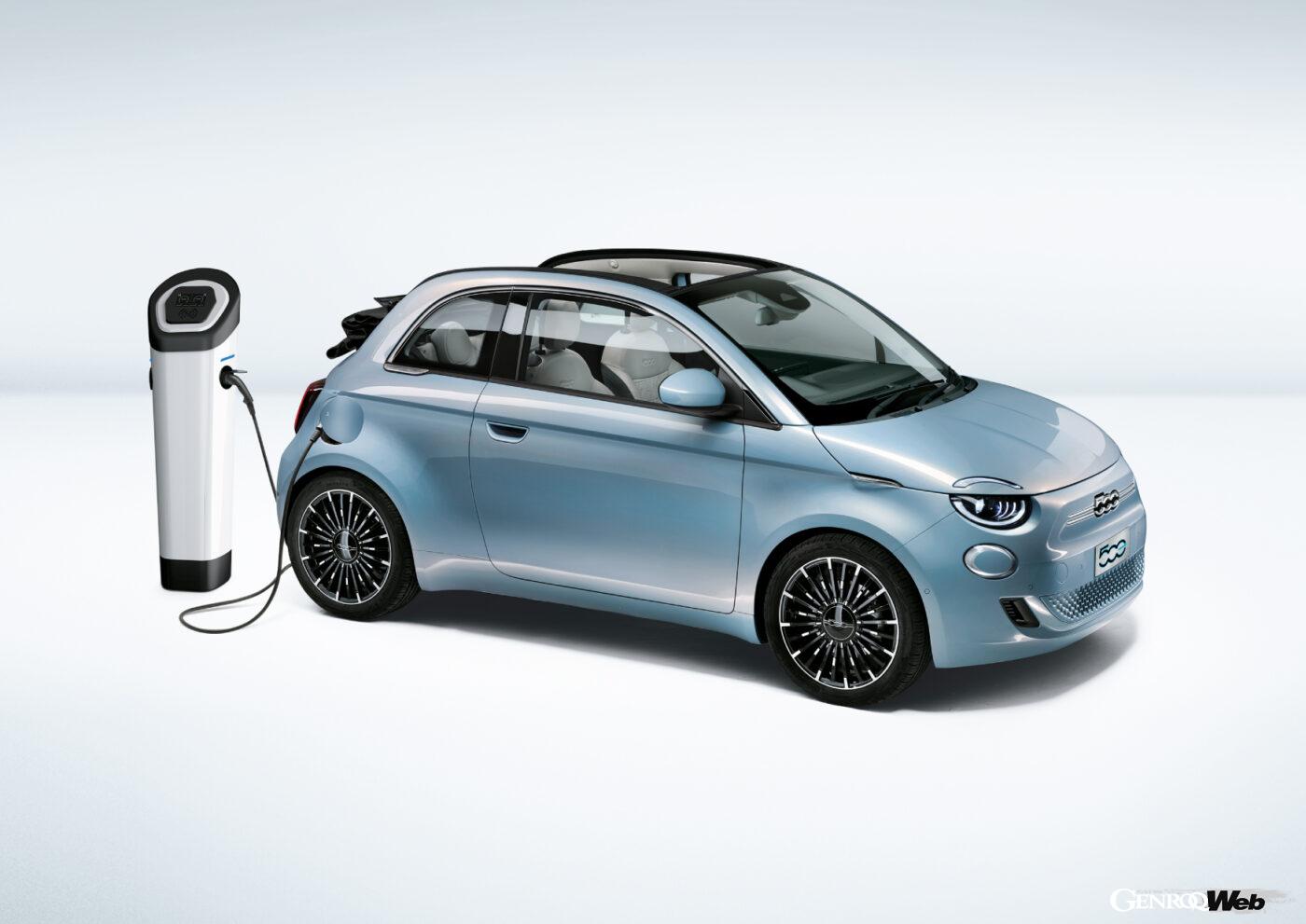 新型フィアット 500eのカブリオレ。フロントビュー