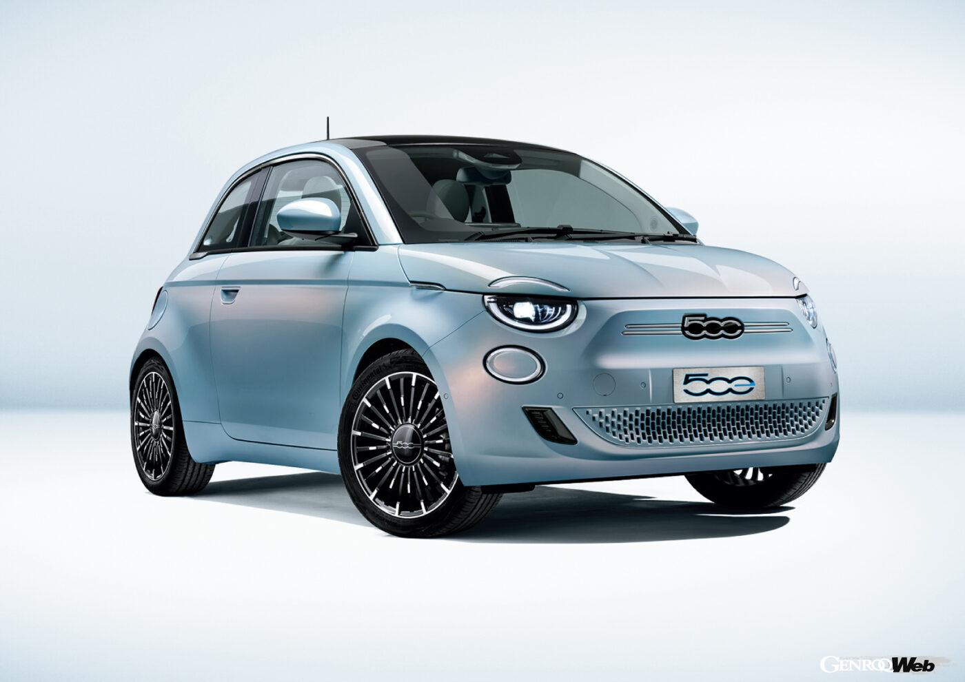 新型フィアット 500eのカブリオレ。フロントビュー