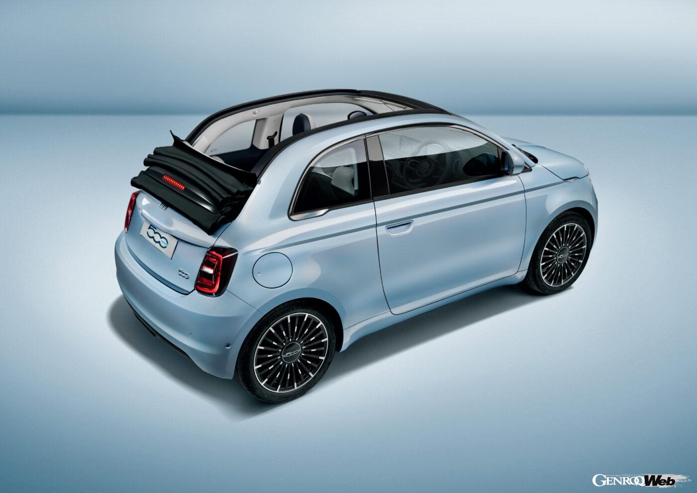 新型フィアット 500eのカブリオレ。リヤビュー