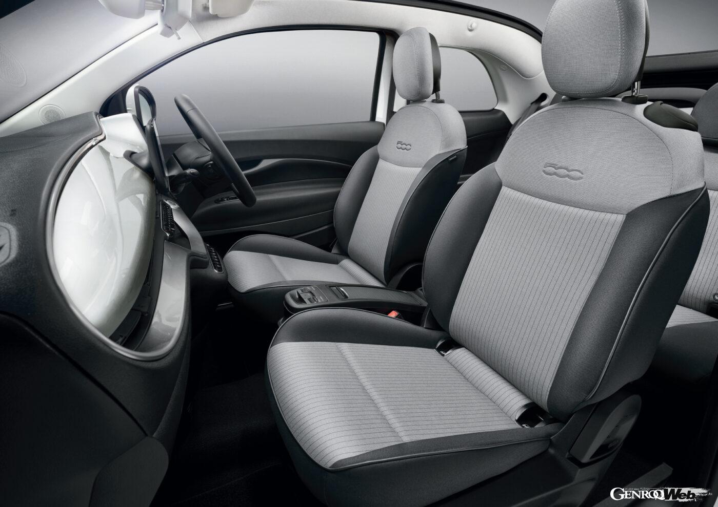 新型フィアット 500eのキャビン