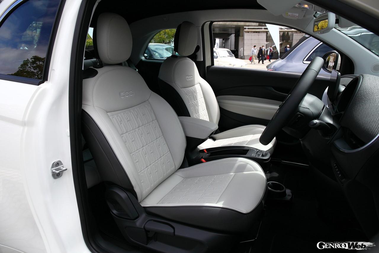 フィアット 500e Openのフロントシート