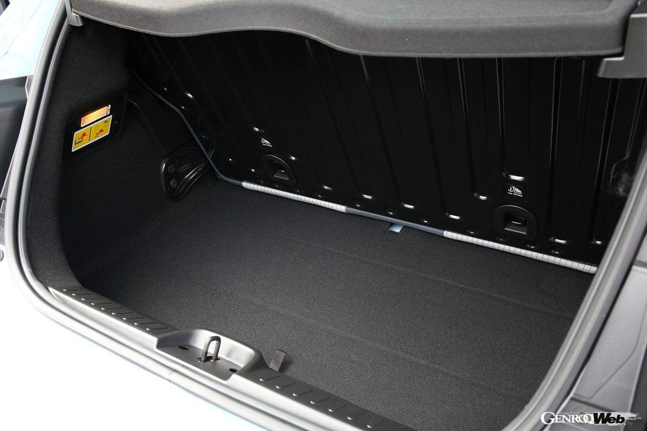 フィアット 500e Openのラゲッジルーム