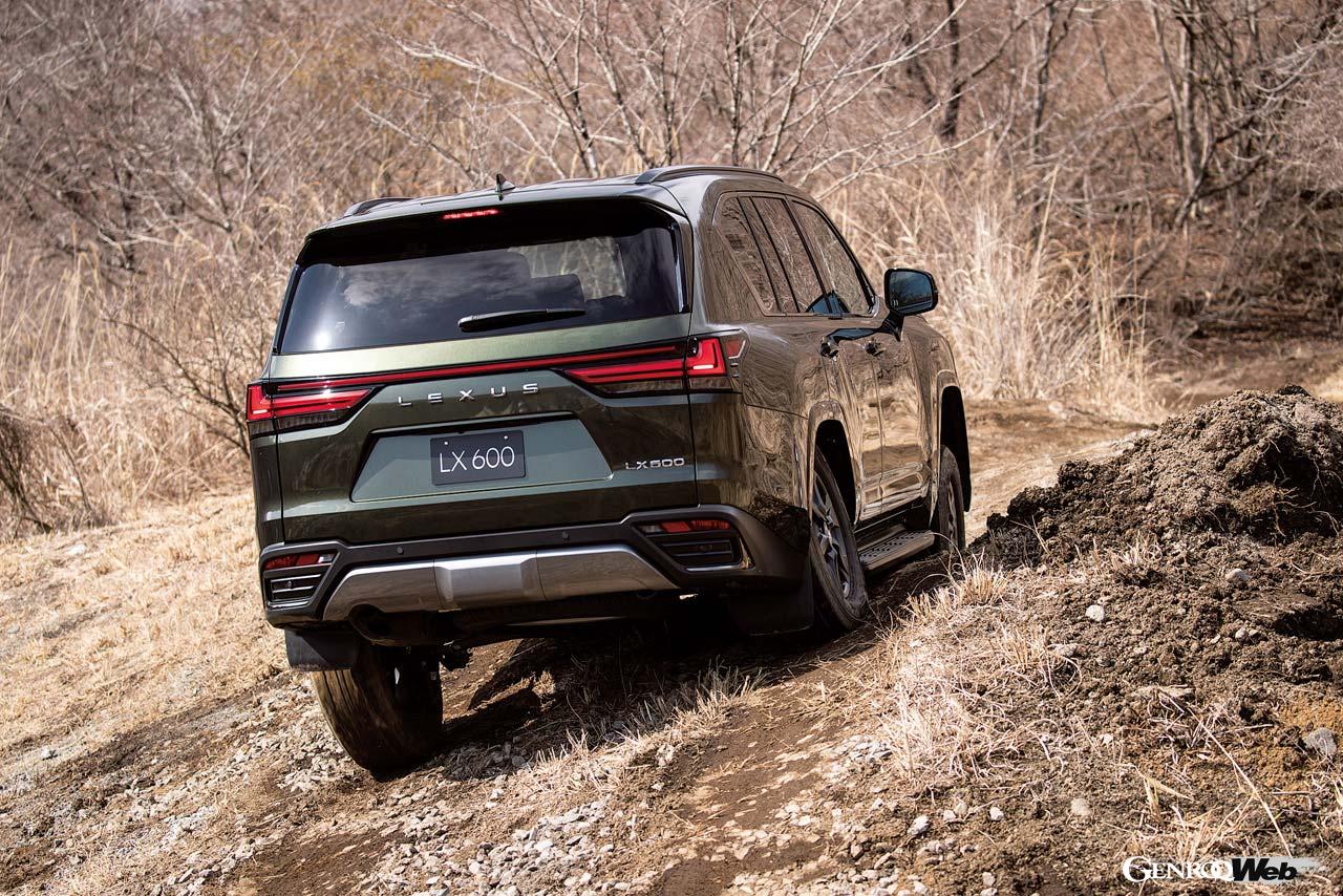 レクサス LX600の走行シーン