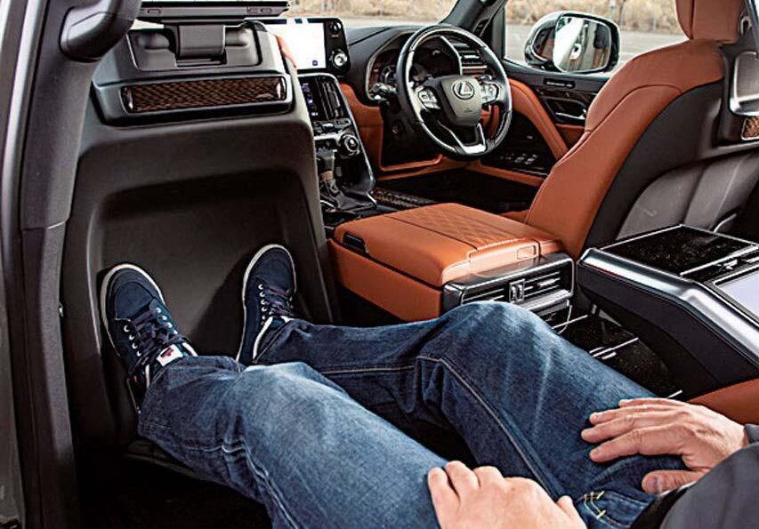 レクサス LX600のリヤシート