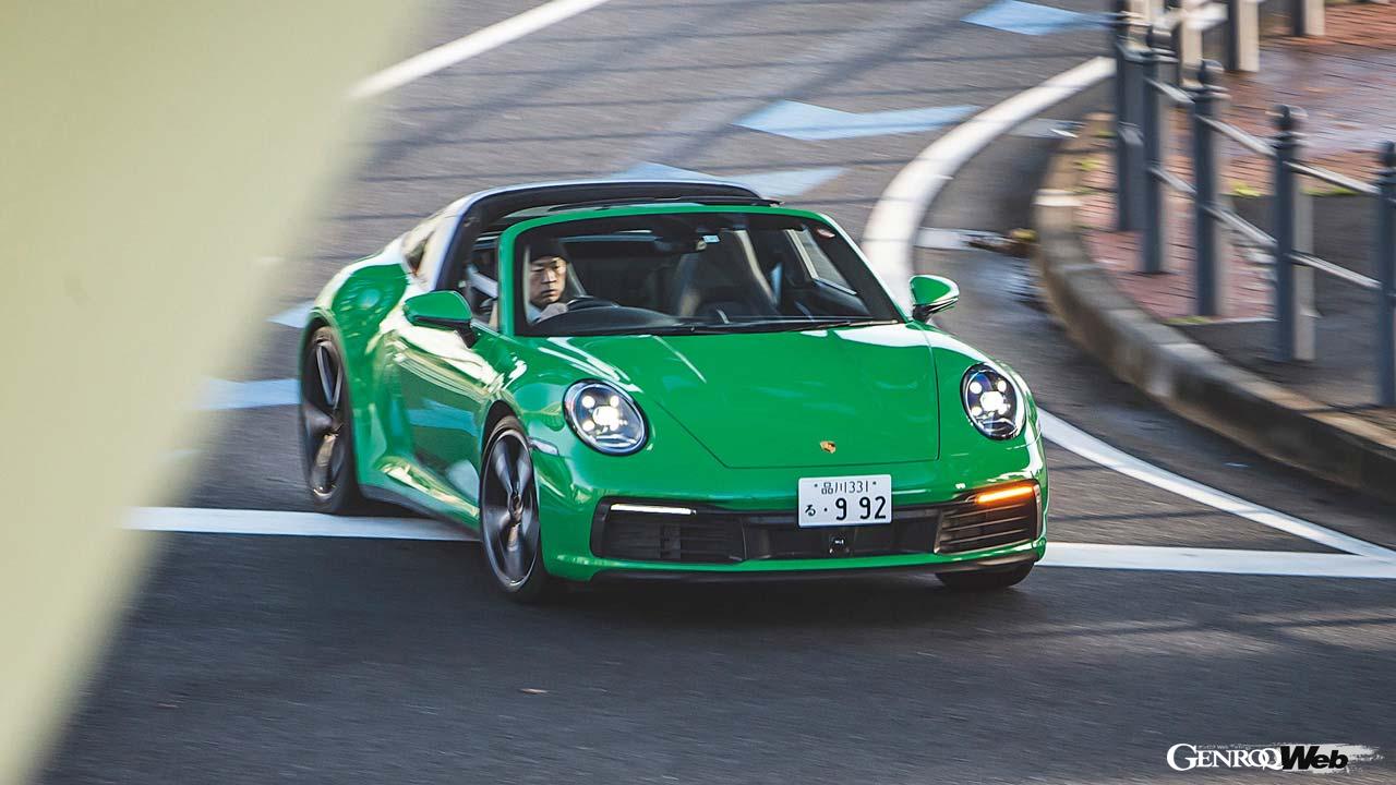 ポルシェ 911 タルガ4の走行シーン
