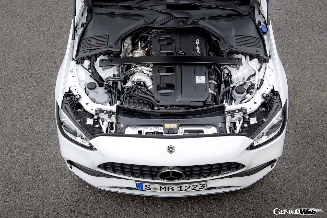 メルセデスAMG C 43 4MATICのエンジンコンパートメント