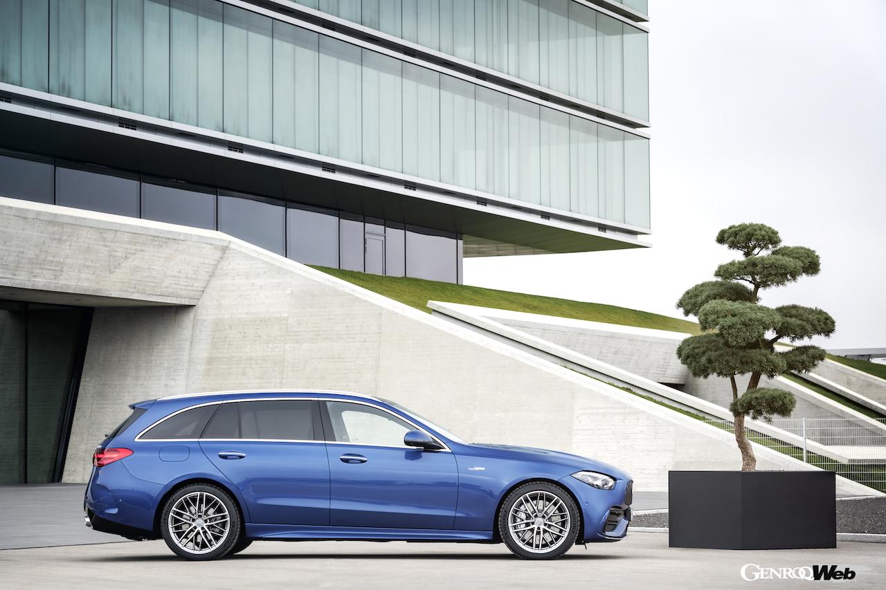 メルセデスAMG C 43 4MATIC エステートのサイドビュー