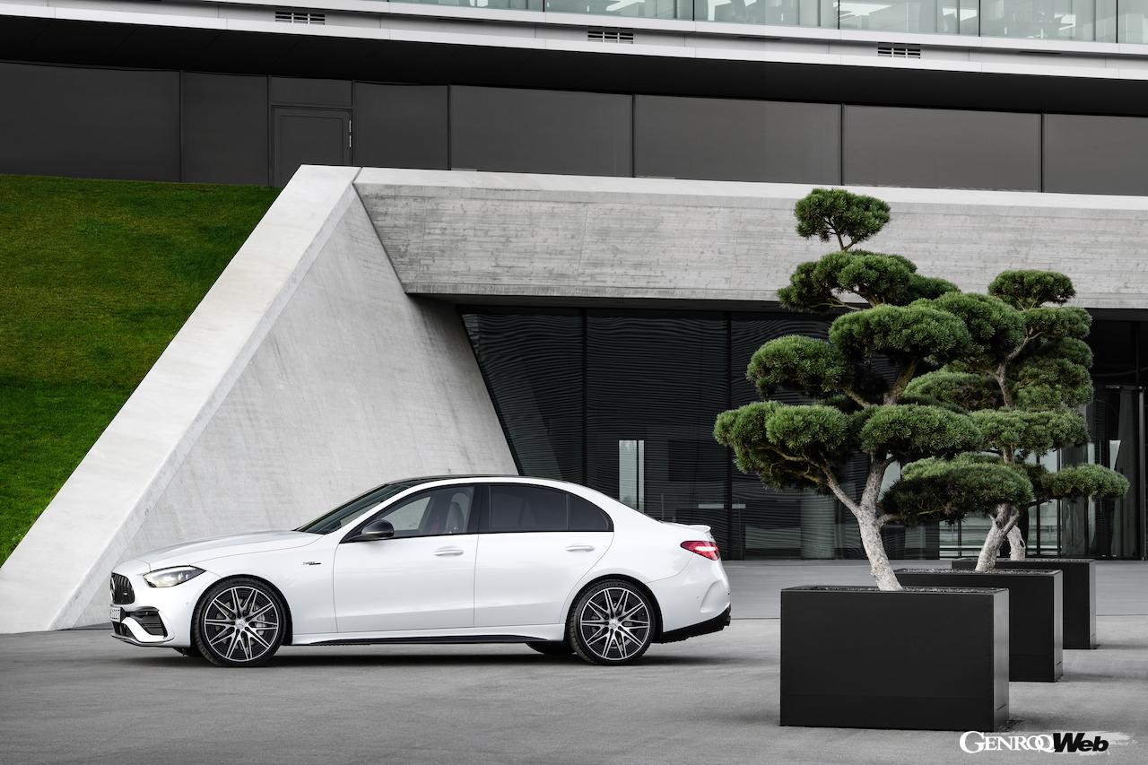 メルセデスAMG C 43 4MATICのサイドビュー