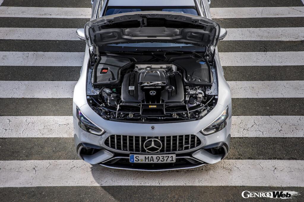 メルセデスAMG GT 63 S E PERFORMANCEのエンジンコンパートメント