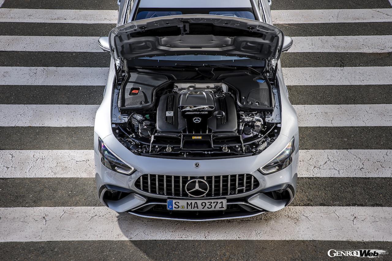 メルセデスAMG GT 63 S E PERFORMANCEのエンジンコンパートメント