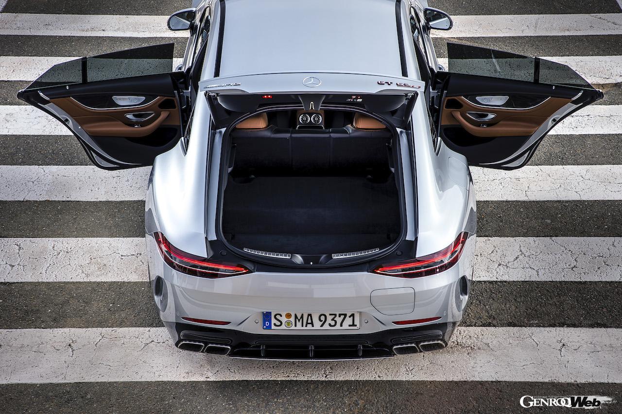 メルセデスAMG GT 63 S E PERFORMANCEのラゲッジコンパートメント。リヤドア開