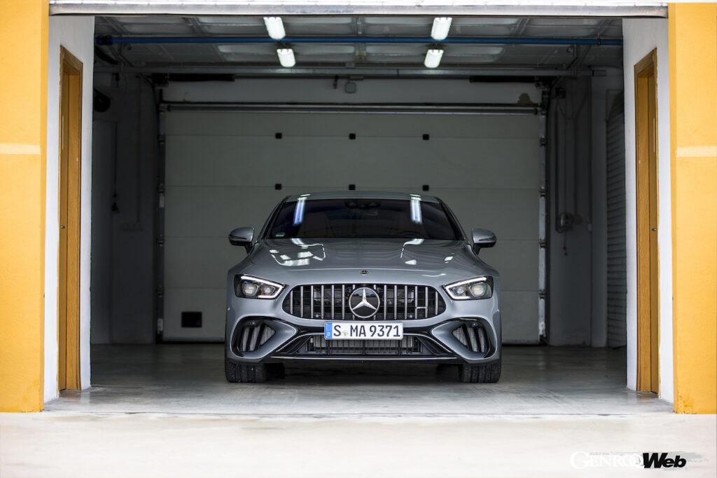 メルセデスAMG GT 63 S E PERFORMANCEの正面ビュー