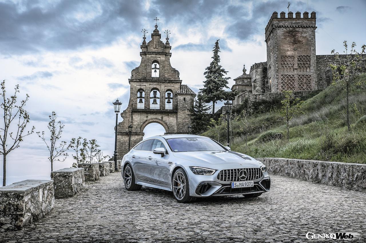 メルセデスAMG GT 63 S E PERFORMANCEのフロントビュー