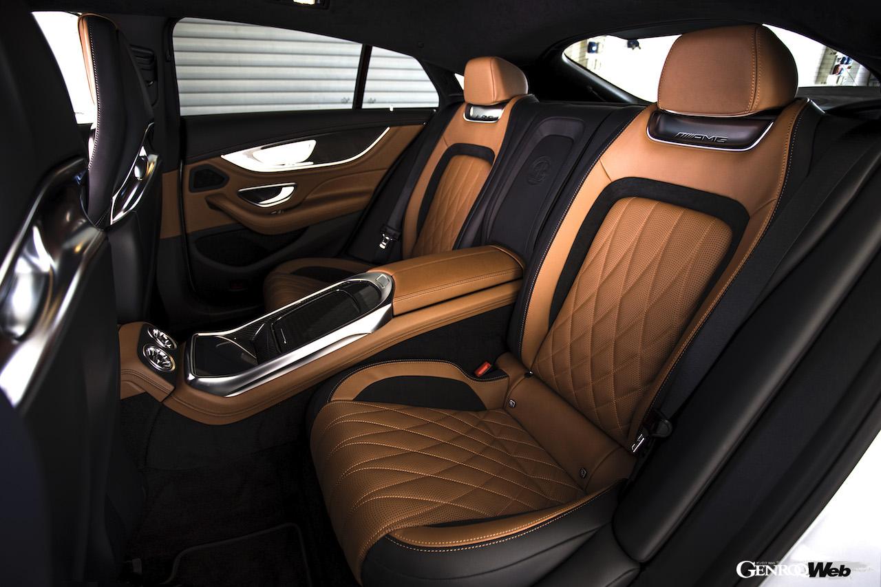 メルセデスAMG GT 63 S E PERFORMANCEのリヤシート