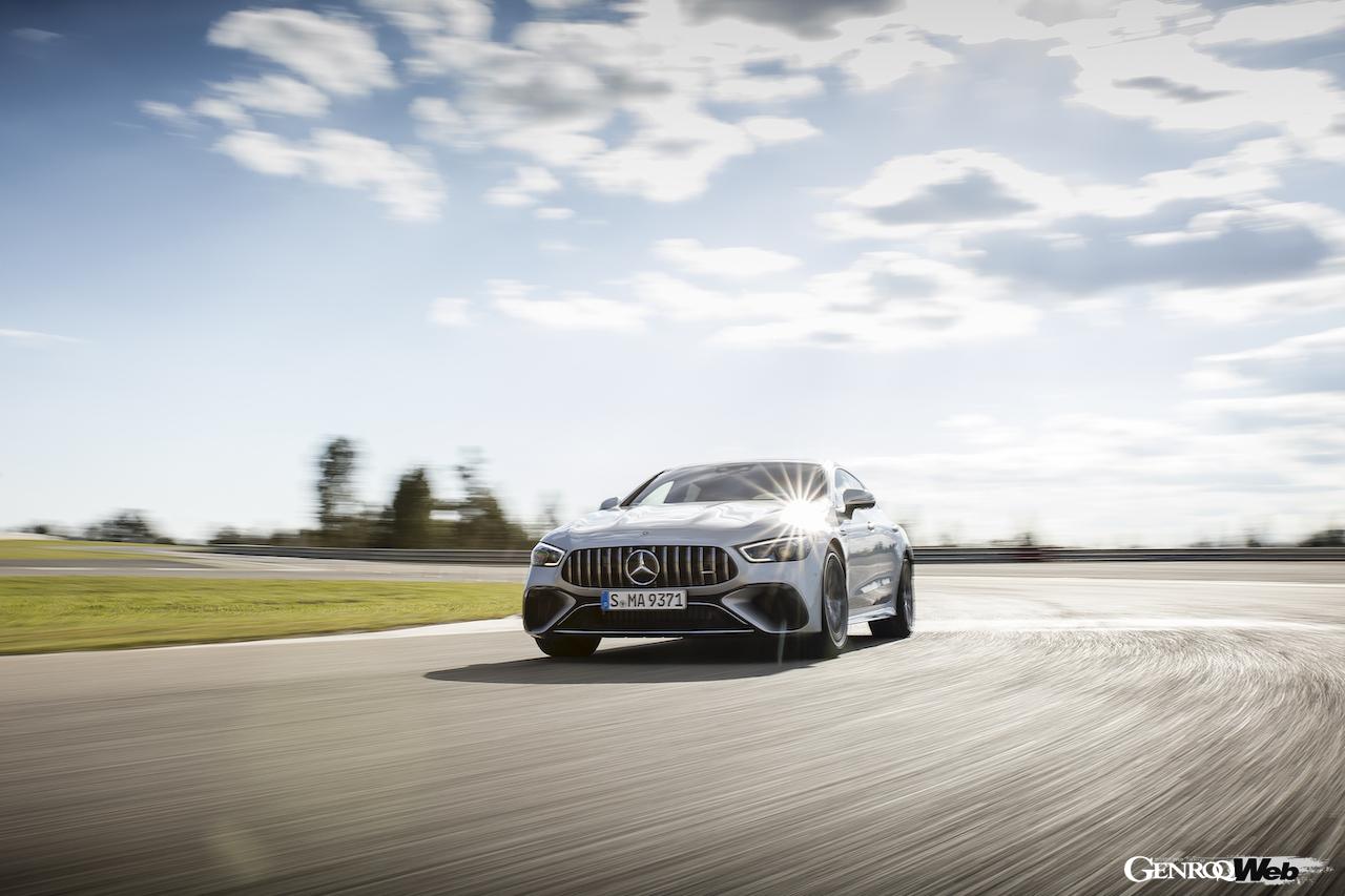 メルセデスAMG GT 63 S E PERFORMANCEのフロントビュー