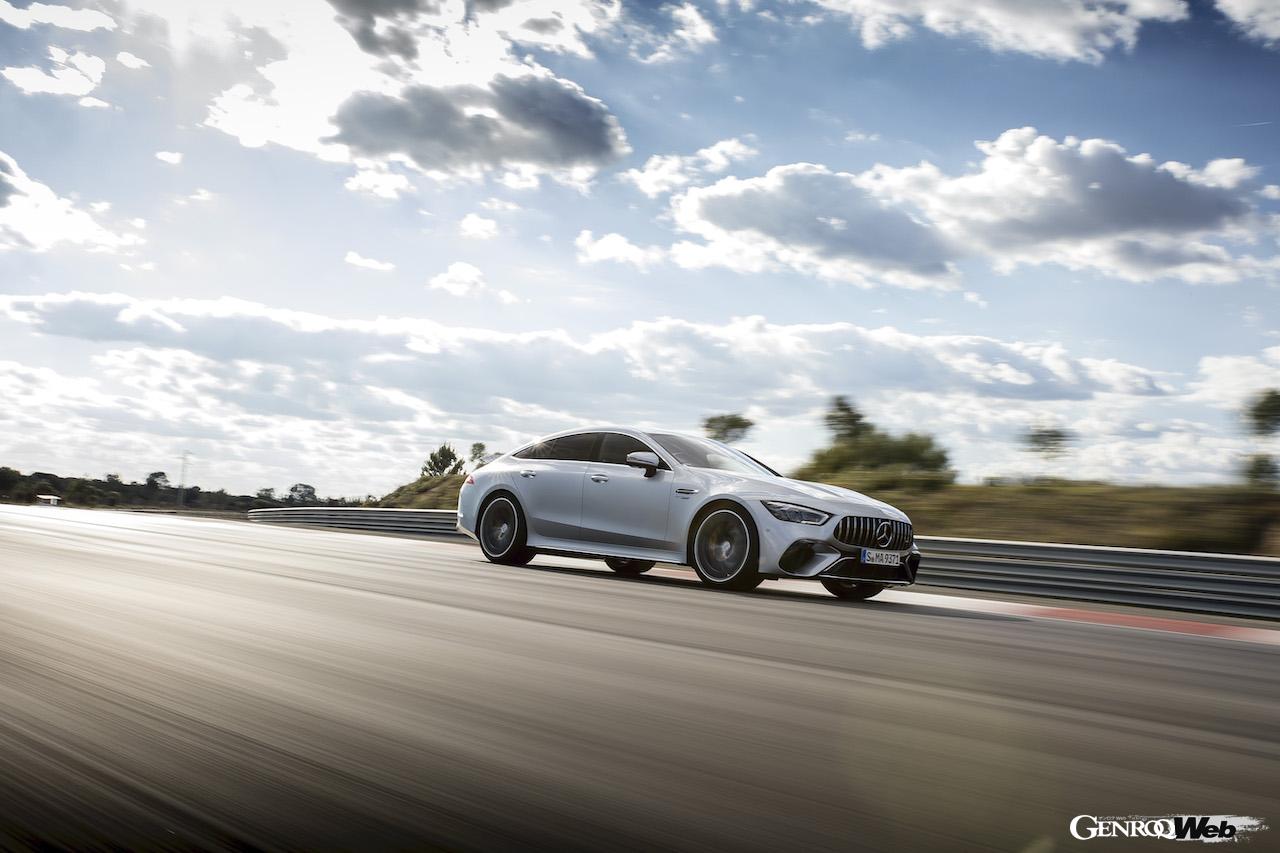 メルセデスAMG GT 63 S E PERFORMANCEのフロントビュー