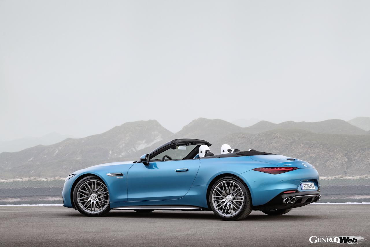 メルセデスAMG SL 43のリヤビュー