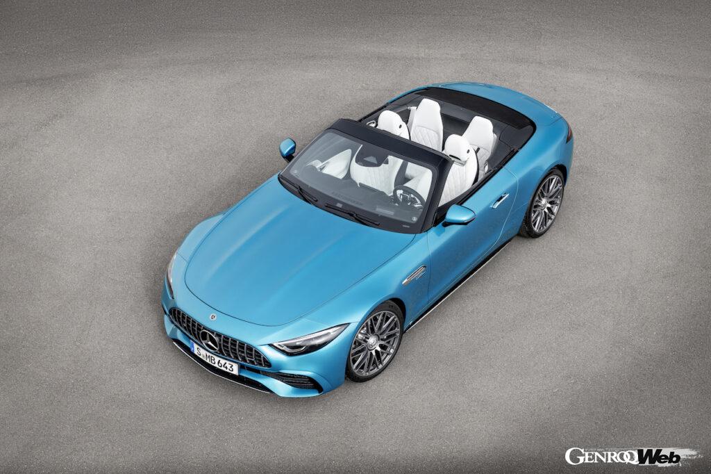 メルセデスAMG SL 43のトップビュー。ルーフ開