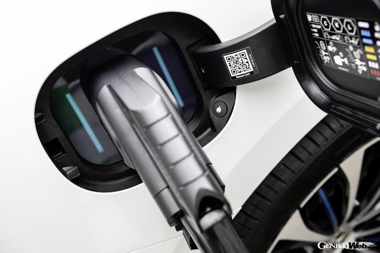 メルセデス・ベンツ EQE 350＋の充電ポート