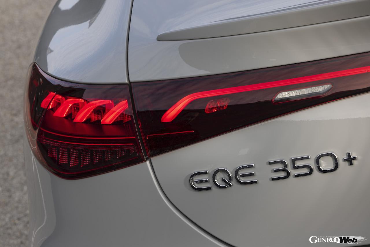 メルセデス・ベンツ EQE 350＋のエンブレム