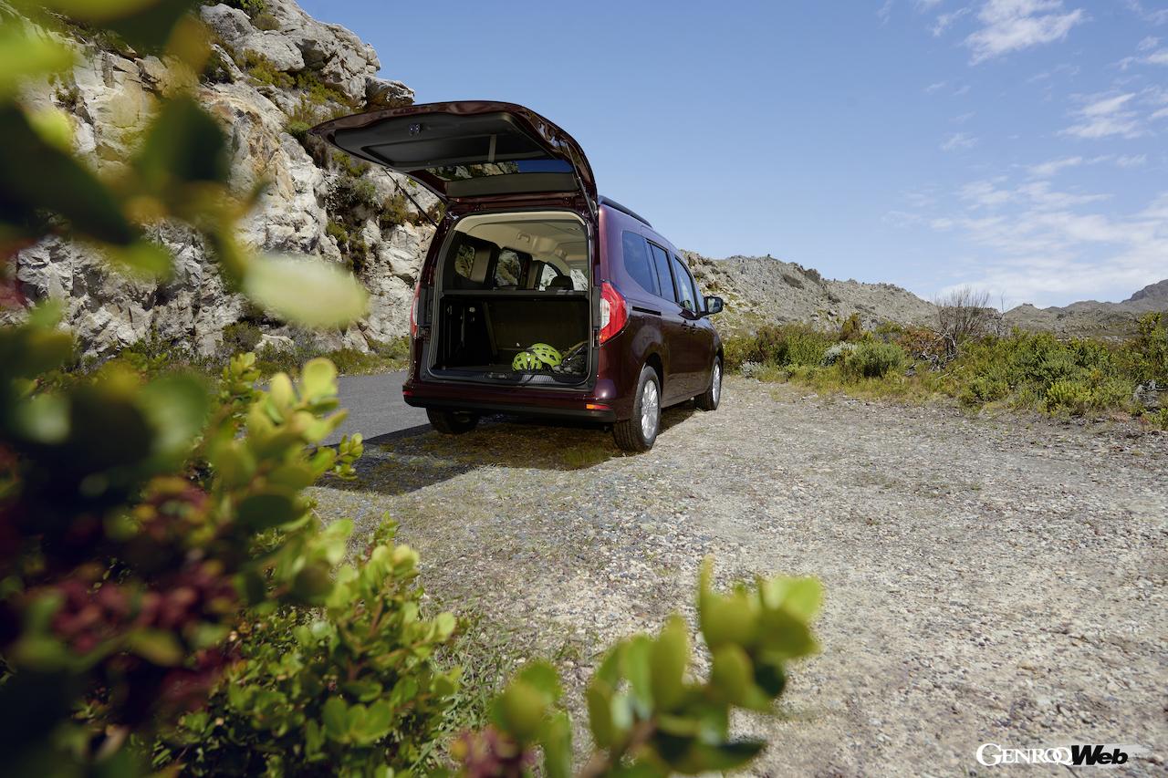 メルセデス・ベンツ Tクラスのリヤビュー