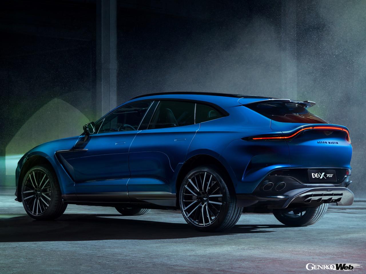 アストンマーティン DBX707とランボルギーニ ウルスのリヤスタイル