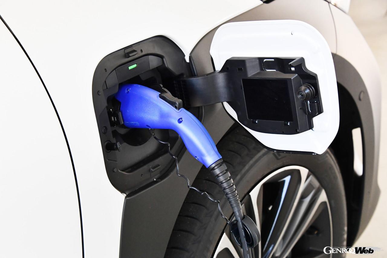 トヨタ bZ4Xの給電口