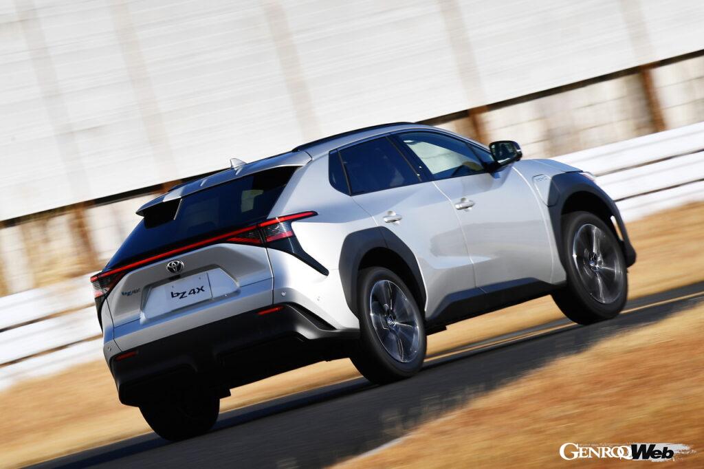 トヨタ bZX4の走行シーン