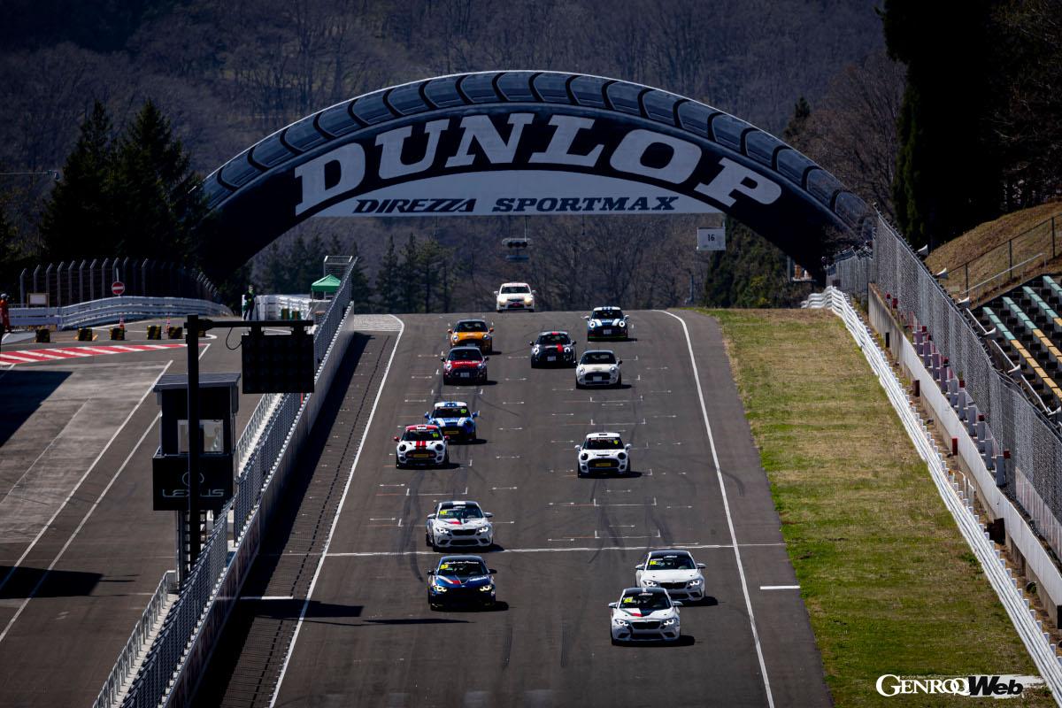 新たにBMW M2とMINI JCWを用いたジェントルマンレースがスタート。3カテゴリーが混走するエキサイティングなシリーズ戦をレポートする。