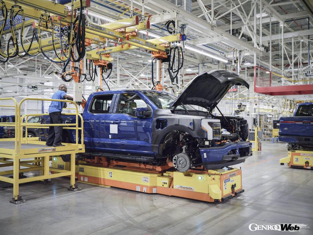 ミシガン州ディアボーンのルージュ工場で製造される、フォード F-150 ライトニング。