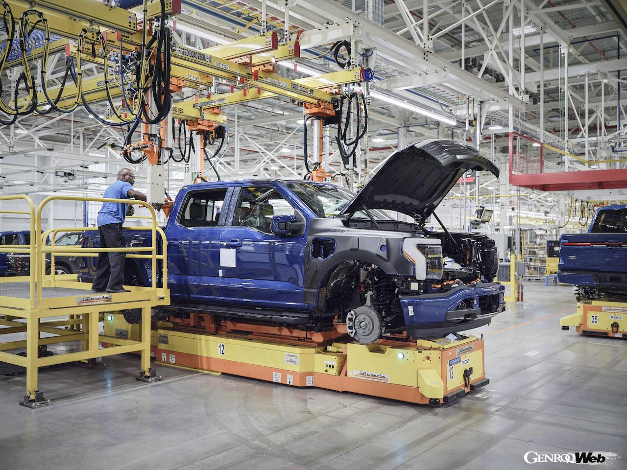 ミシガン州ディアボーンのルージュ工場で製造される、フォード F-150 ライトニング。